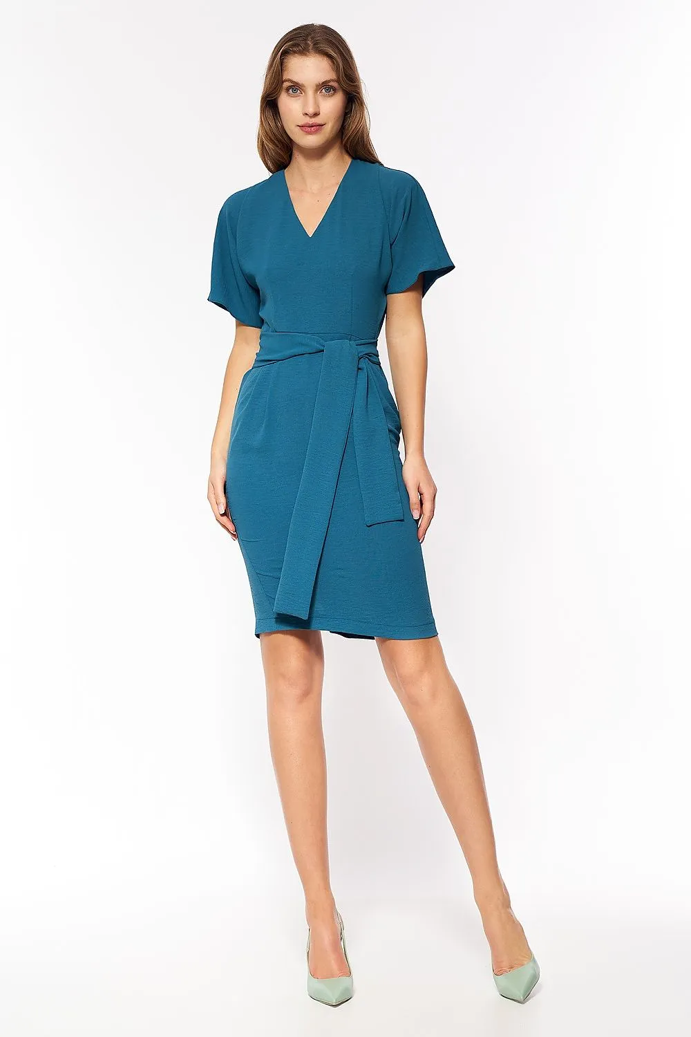 Effortless Elegance: Waist-Tied Day Dress for Every Occasion