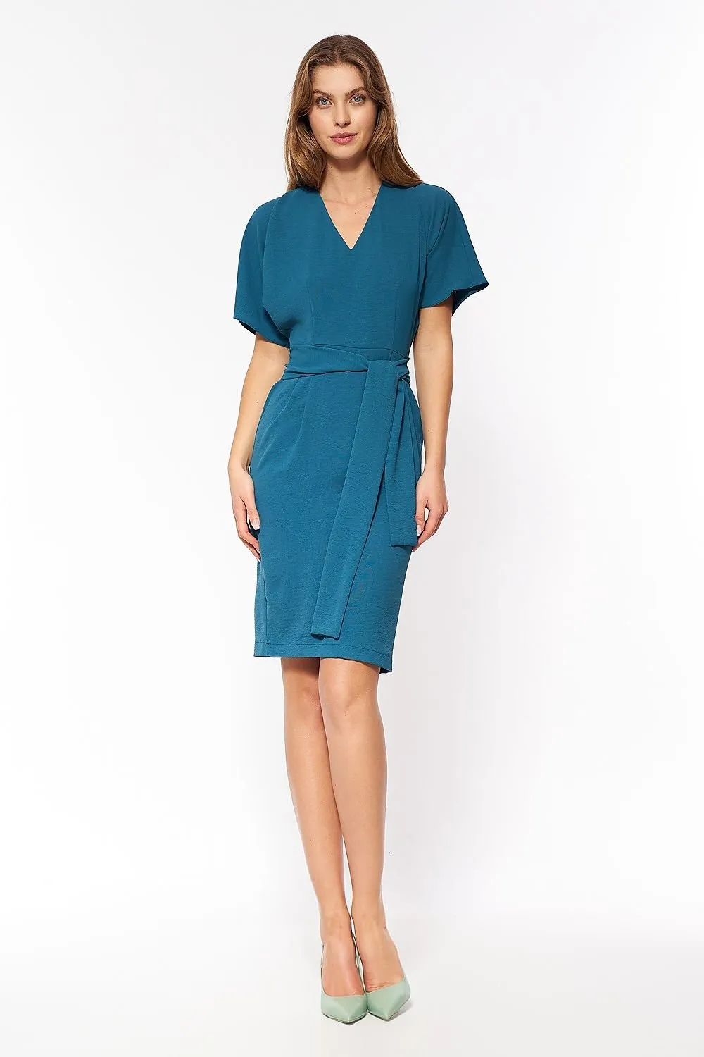 Effortless Elegance: Waist-Tied Day Dress for Every Occasion